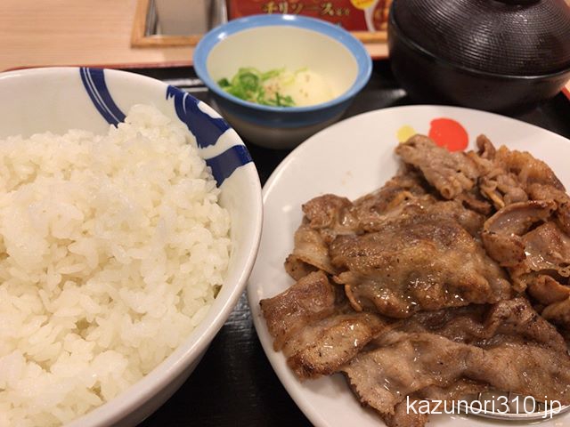 #夜松 #牛焼肉と牛カルビの鉄板コンビセット #松屋 生野菜嫌いには良い