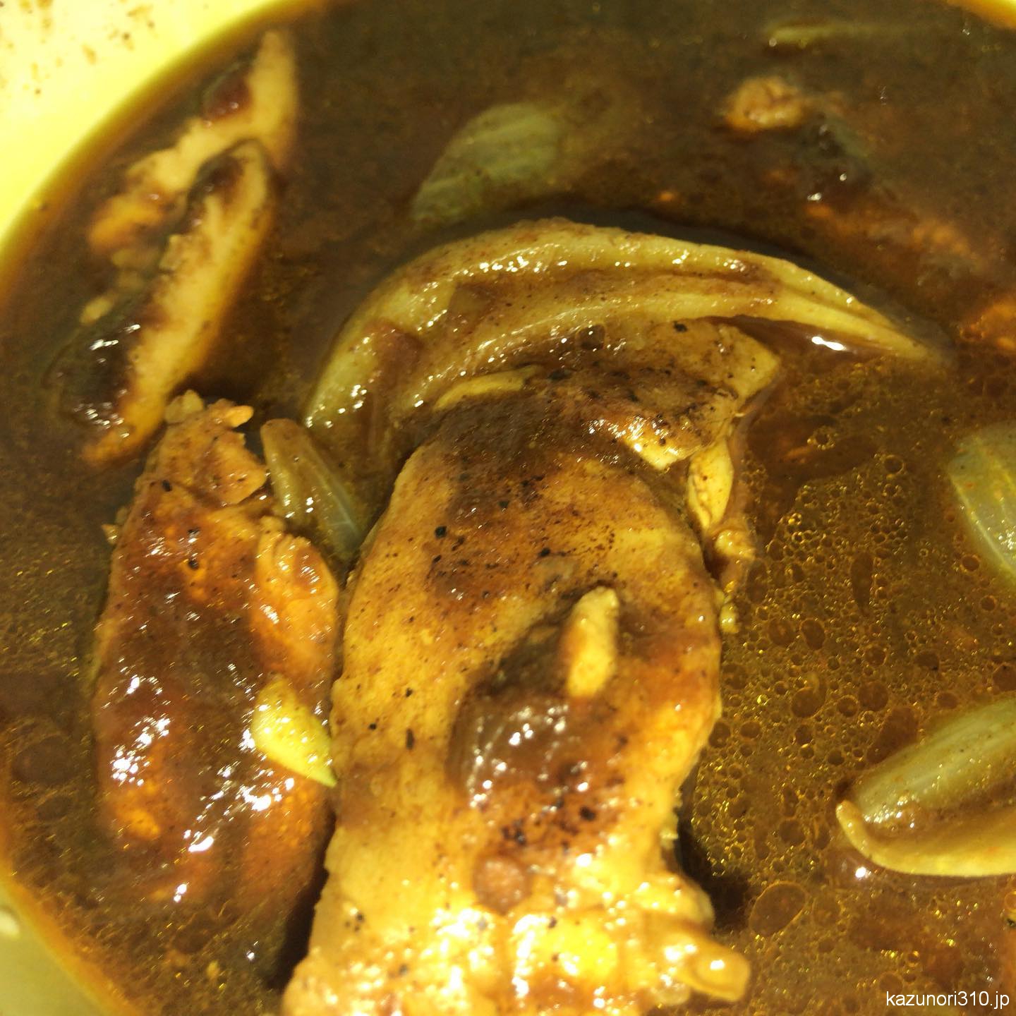 #ごろごろ煮込みチキンカレー #松屋 カレー自体はピリ辛でおいしいが、鶏肉は大きいだけでイマイチかも。