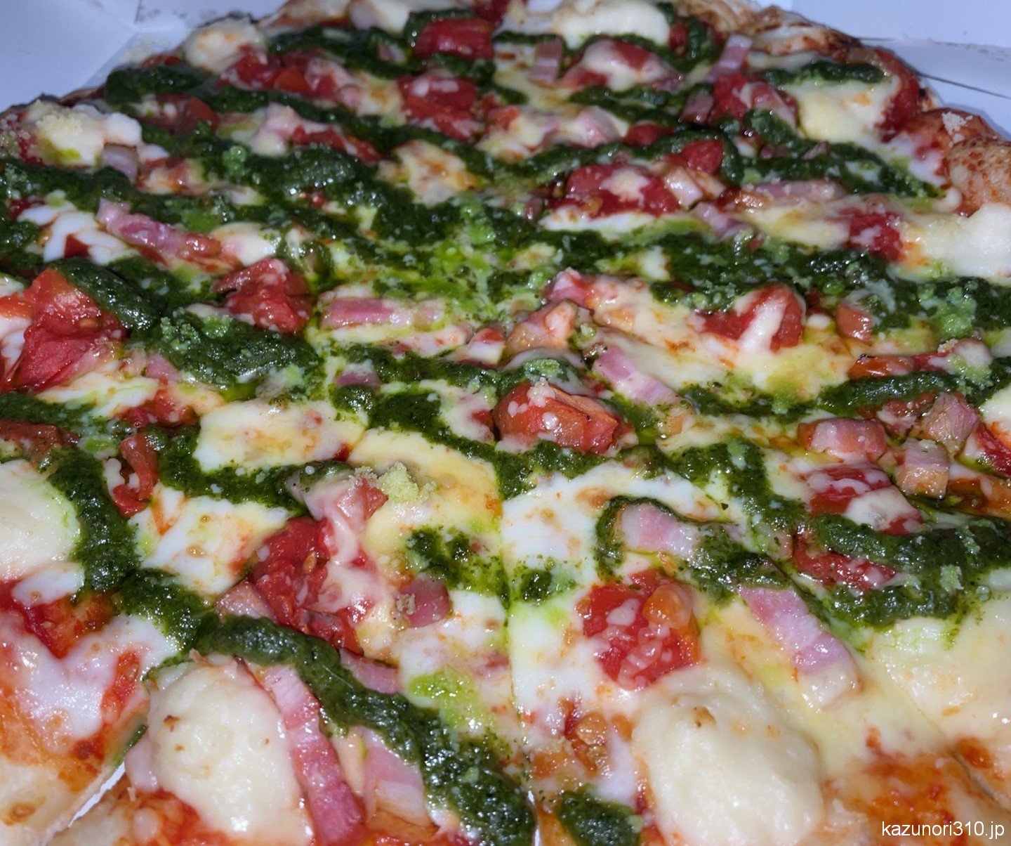 #ジェノバ風ガーリックトマト #ピザハット 例の5月新商品は見た目・具材でパス。こちらを食す。うまうま