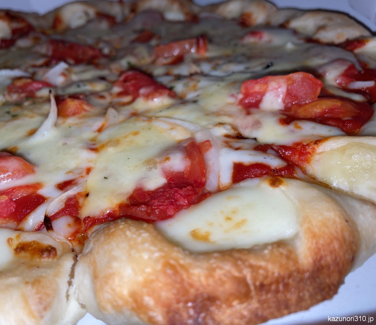 #完熟トマトのチーズ＆チーズ #チーズクラスト #ピザハット モチモチ食感のチーズクラストと具のチーズでうまうま