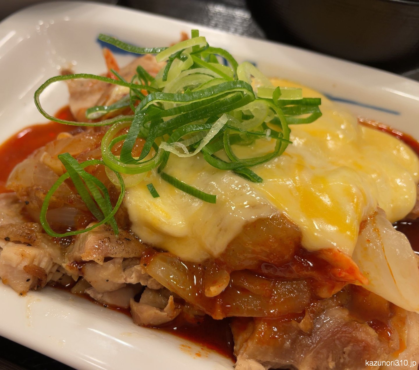 #とろけるチーズの旨辛ごろごろチキン定食 #松屋 とろけるチーズがたっぷりかつ、ピリ辛だれでおいしい。
