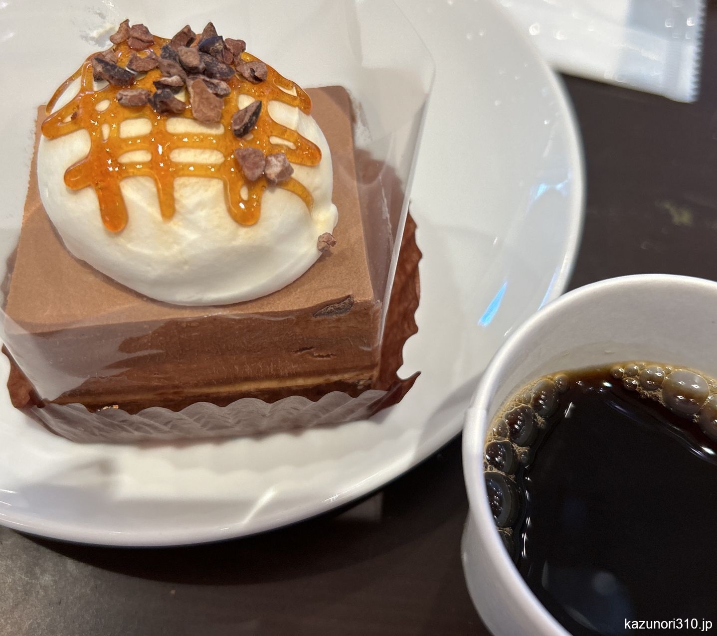 #ふんわりホイップ #パイ入りチョコレートムースケーキ #スターバックス うまうま